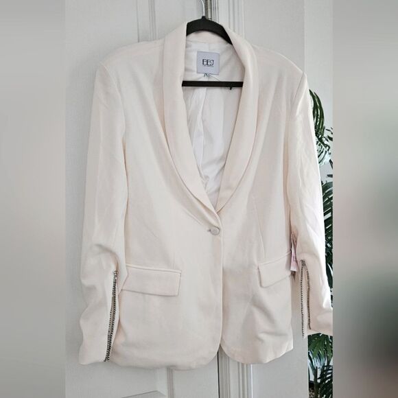 Elegant Cream Blazer with Rhinestone Accent - Picture 1 of 6